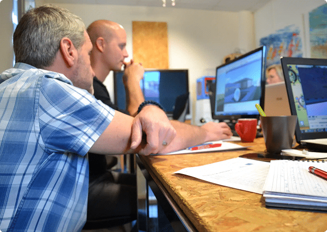 Formateur et stagiaire en formation SketchUp